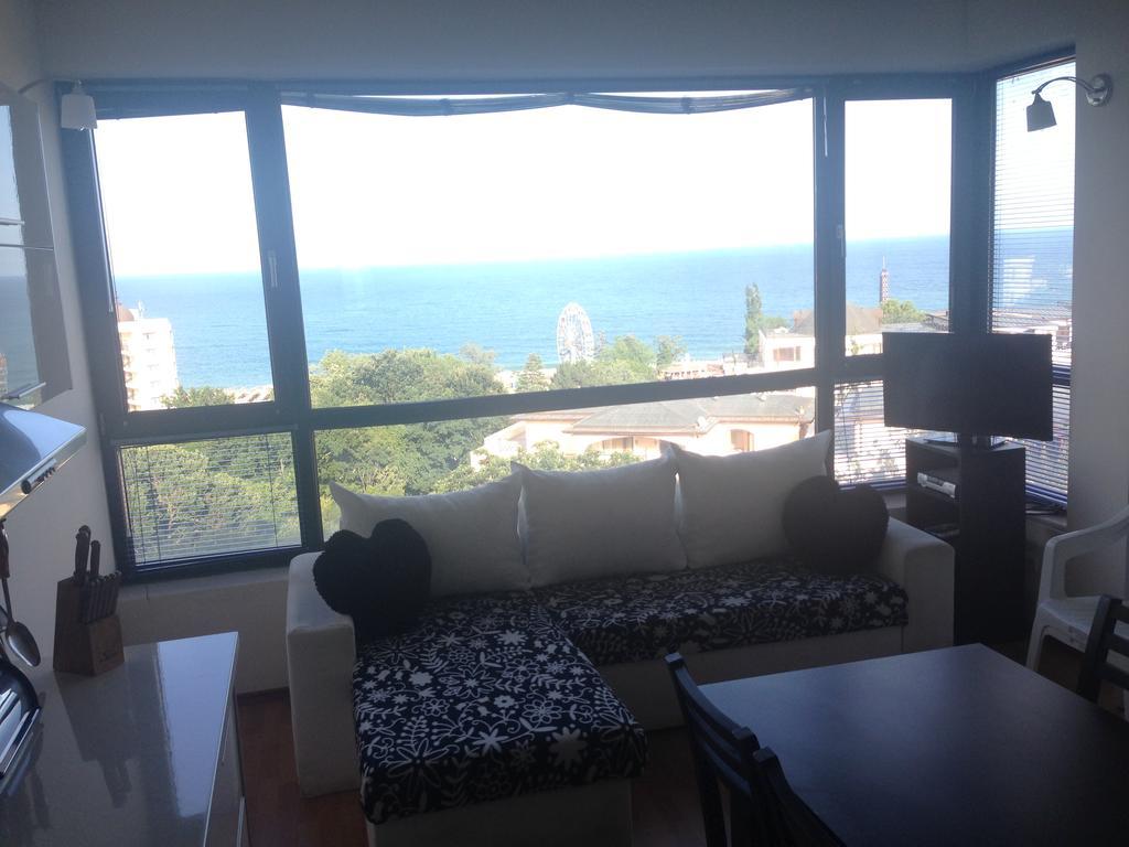 Dilov Apartments In Yalta Goldstrand Exterior foto
